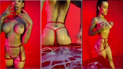 Sophia Carracini só de calcinha fio dental rebolando a bundinha