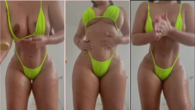 Andreina bunduda delícia de maiô se massageando