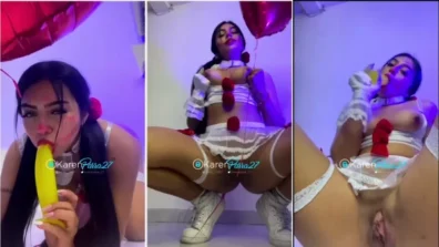 Karenparra27 enfiando o consolo gostoso na buceta melada