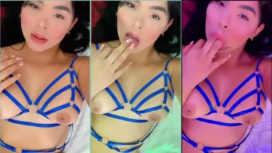 Morena linda exótica Charith Aramburo passando dedos na bucetinha