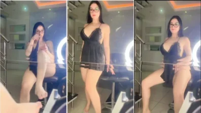 Marian Gomez de camisola preta tirando a calcinha