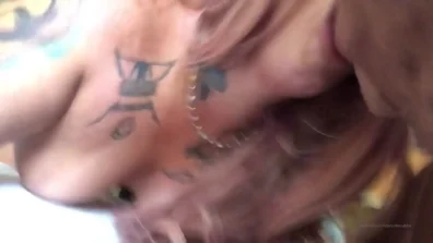 Jennifer Rabbit fudeu com dois e bebeu a porra deles