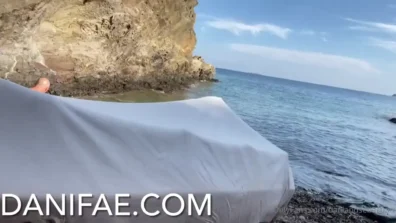 Amadora Danie Fae deu pro bonitão na praia