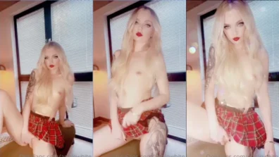 Applewhite linda a novinha loira se toca com tesão