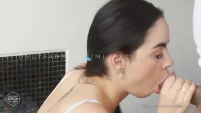 Delícia da Michelle Giraldo fudendo na banheira