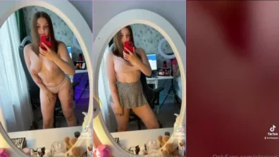 Elisejays video onlyfans se mostrando no espelho