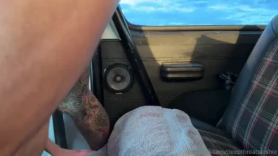 Mila Slushie safada loira putinha na boa siririca gozando