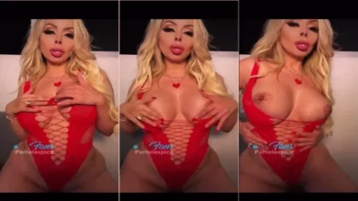 Pamelaxpice brincando com as tetas gostosas