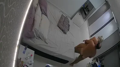 Putinha Aline Fischborn flagrada fudendo por uma câmera escondida
