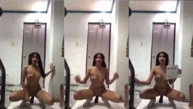 Riza Loren pelada senta forte no consolo preto