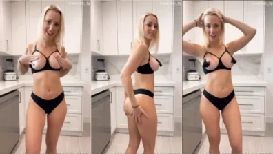 Vickystark empina a bunda, arreda a calcinha, e começa se masturbar