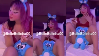 Belle Belinha se exibindo em cima da cama