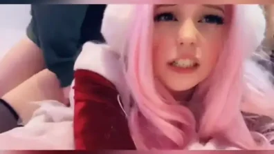 Belle Delphine de quatro dando a bucetinha
