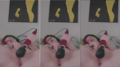 Leedel com vibrador grande em sua xoxota carnuda