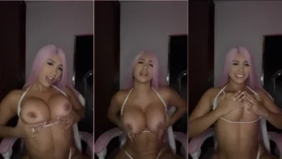 Only fans wensanchez.27 brincando com os seios