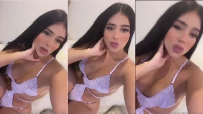 Safada Ana Gandica se exibindo de lingerie