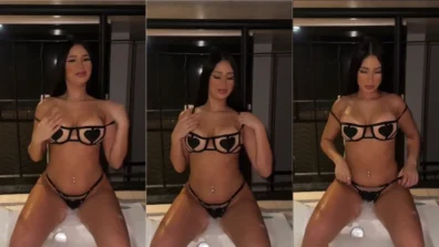 Ayla usando uma lingerie que a deixa muito gostosa