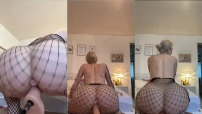 Loira gozando para valer com dildo na buceta
