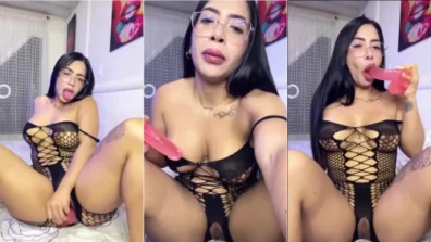 Saduar Gonzalez gozando no dildo todinho